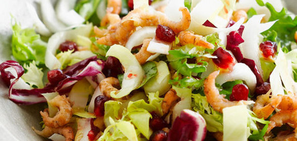 Салат с гранатом и креветками