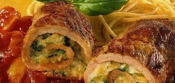 Свиные рулетики с беконом и сыром