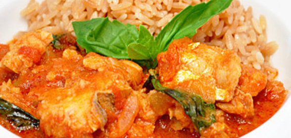 Рыбное филе с тайской пастой карри в томатном соусе