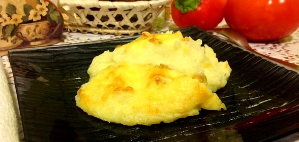 Картофельное пюре под сыром с чесноком