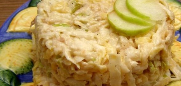 Салат из сельдерея с сыром и яблоками