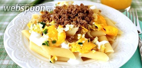 Макароны с яичницей и фаршем