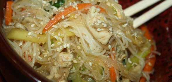 Теплый салат из фунчезы с курицей и овощами (мой юбилейный 100 рецепт)