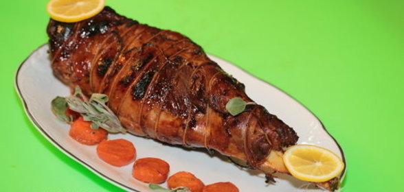 Баранья нога с шалфеем, запеченая в духовке