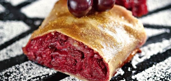 Штрудель с вишней