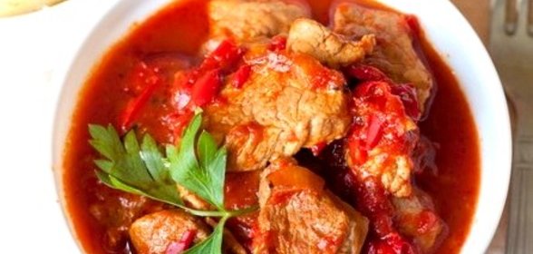 Свинина тушеная с болгарским перцем
