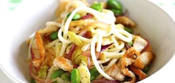 Курица с лапшой и соевыми бобами