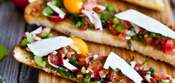 Брускетта со свежими овощами