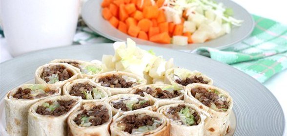 Тортильи с мягким сыром, говядиной и сельдереем