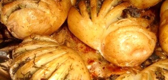 Картошка-гармошка с грибной начинкой