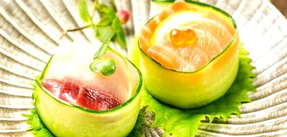 Суши с огурцом