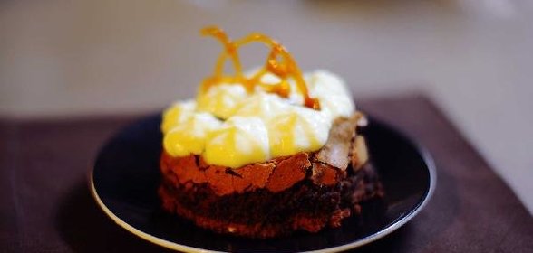 Пирожное с маскарпоне и апельсиновой карамелью