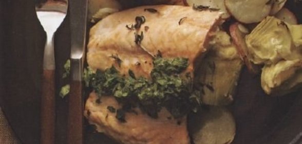 Квашеная капуста, запеченная с рыбой и картофельным пюре