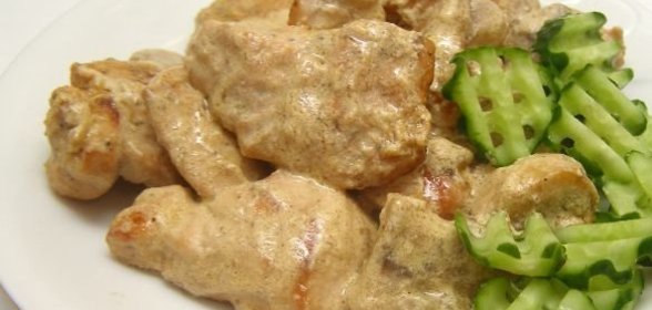 Грудка курицы со сливками и грибами