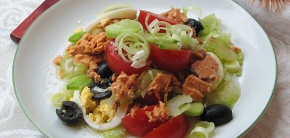 Салат из консервированного лосося