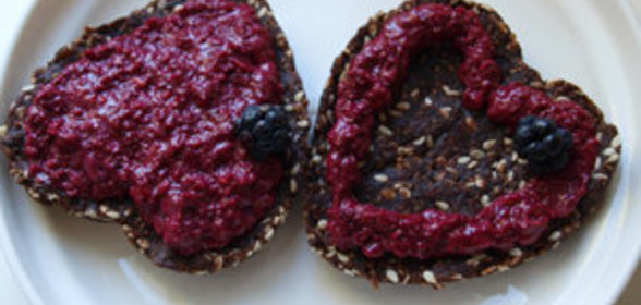 Шоколадное печенье с ежевикой