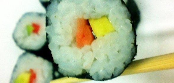 Ролл хосёмаки с авакадо и имбирём