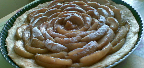 Тарт с карамельными яблоками