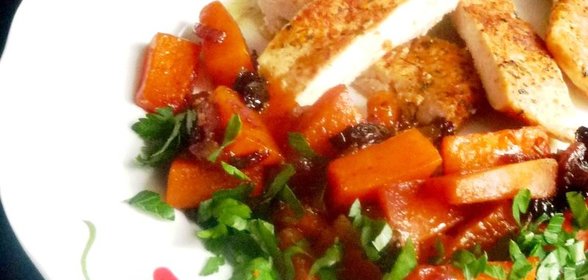 Нежная курочка по-итальянски с пряной тыквой,черносливом и курагой