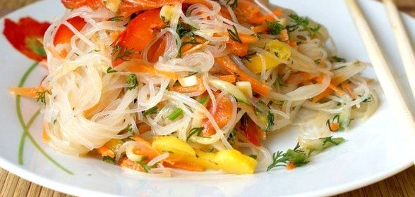 Салат из фунчозы по-корейски