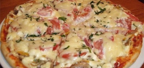 Пицца с колбасой в мультиварке