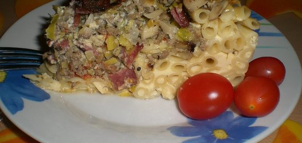 Макаронно-мясной торт с салями