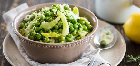 Гарнир из сельдерея и зеленого горошка