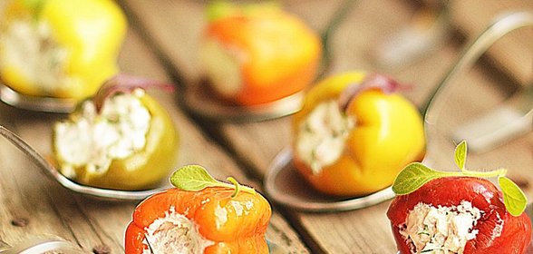 Маринованный беби перец с сыром и ветчиной