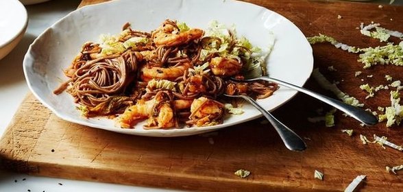 Лапша соба с кимчи и креветками