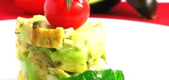 Сальса из авокадо и красного лука