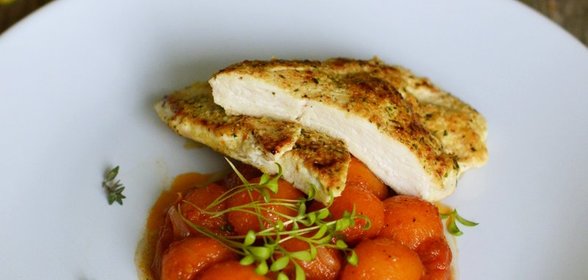 Куриное филе с тыквенным гарниром в греческом стиле