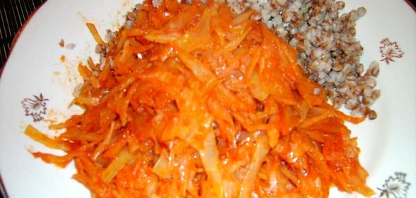 Капуста тушеная с луком