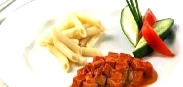 Гуляш из колбасы