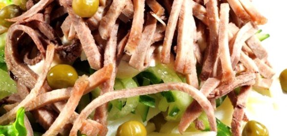 Язык соленый с гарниром