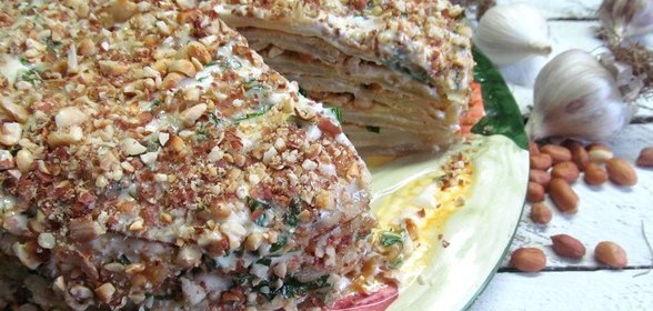 Закусочный торт из капустных листьев