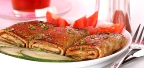 Блинные конвертики с курицей