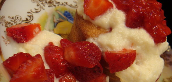 Очень вкусные капкейки с кремом из маскарпоне и клубникой