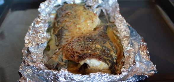 Дорада запеченная в фольге