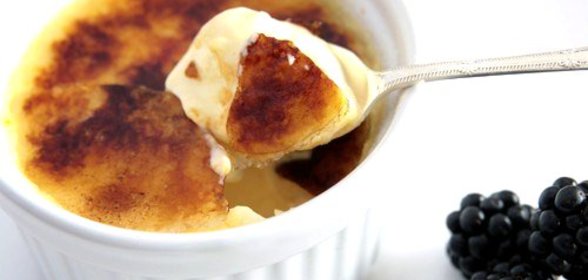 Крем-брюле с ежевикой в бальзамическом уксусе