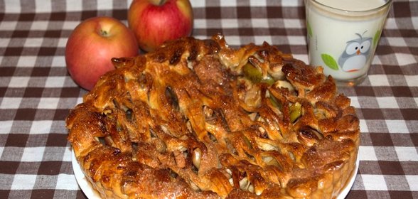 Пирог с яблоками из дрожжевого теста