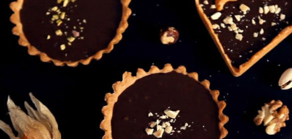 Жареная колбаса с помидорами