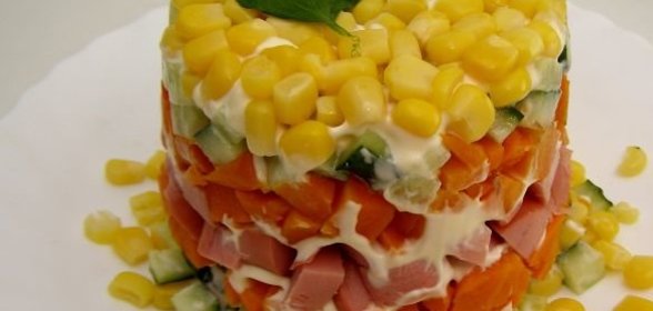 Томаты, тушенные с перцем и аджикой в яйце