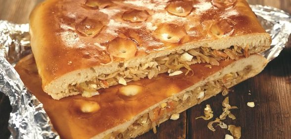 Пирог с кислой капустой
