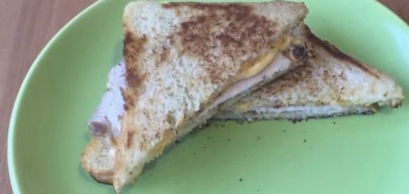 Суп овощной с вареной колбасой и плавленым сырком