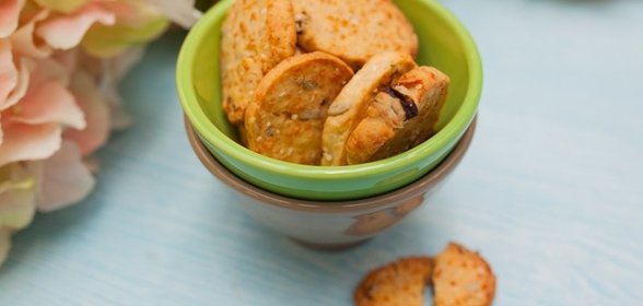 Сырное печенье с пряными травами