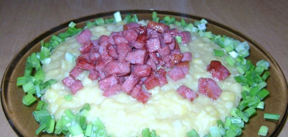 гороховая каша с колбасой