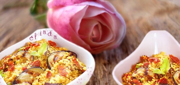 Салат из баклажанов,кускуса,мяты и помидоров
