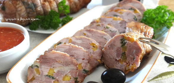 Холодная закуска из фаршированной голени индейки с тыквой и зеленью