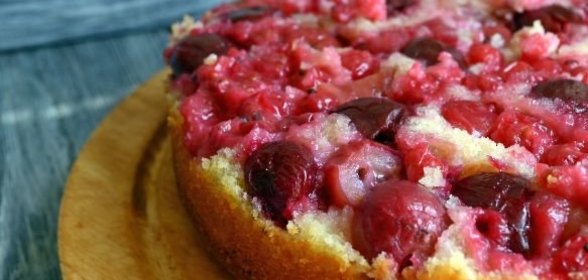 Манник на кефире, с крыжовником