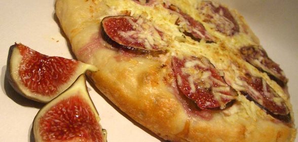 фокачча с инжиром и свежим сыром